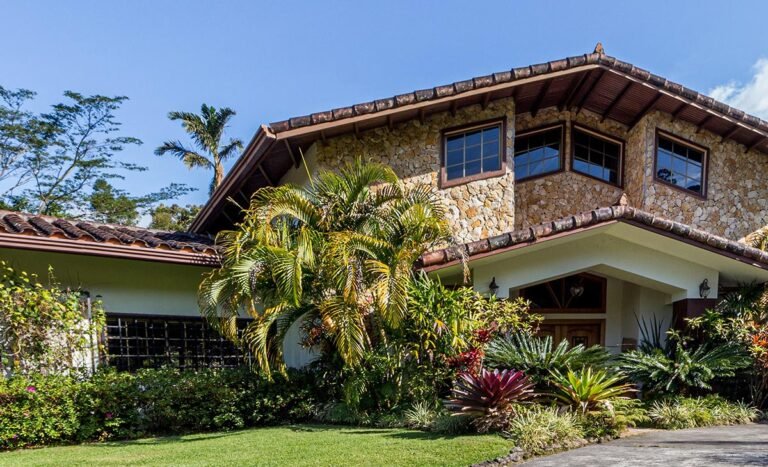 Should You Rent or Buy? A Straightforward Breakdown